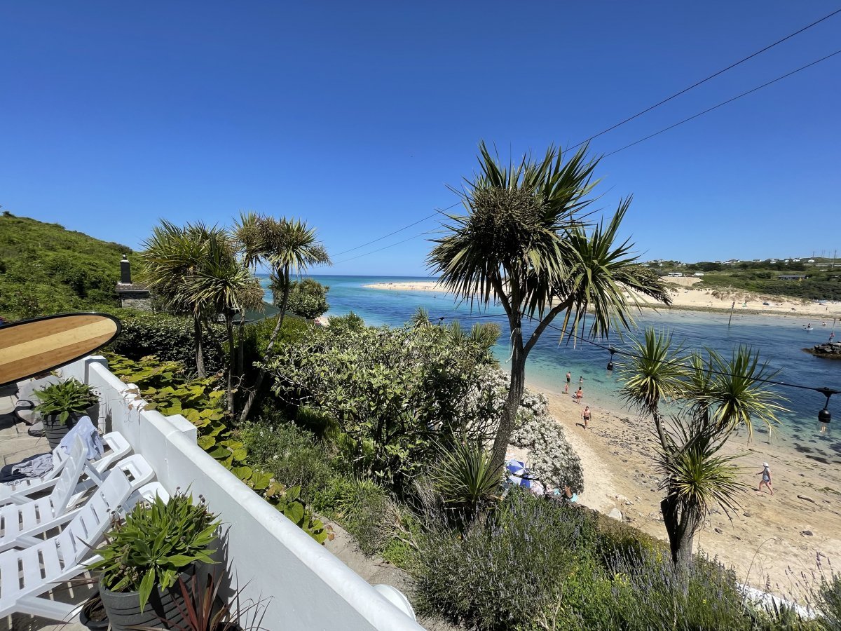 Ferryman's Rest - relax on the terrace overlooking the bay